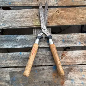 709444 Ace Vintage Hedge Shears Wood Handles 21 Inch 8 Blades Taiwan