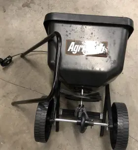 45-0409 Agri-fab 50 Lbs Push Spreader