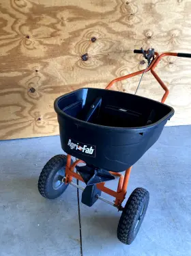 45-0614 Agri-fab Walk-behind Broadcast Spreader 130-lb. Capacity Model#