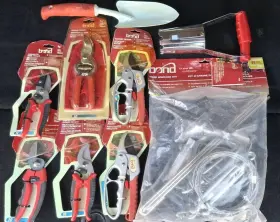 4830 Bond Pro Assorted Gardening Tools Lot. Shears Pruning /bulb Plant /anchor Kit