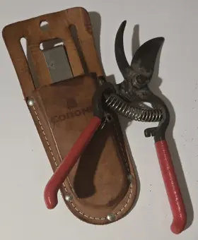 0217t Corona Garden Shears W Leather Holster Pre Owned