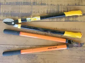 Corona 038313044381 Lot Of 2 Loppers Black And Decker Bypass Landscapers Select Anvil 25 Inches Used