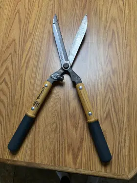 6920 Corona Hs Professional Serrated Blade Hedge Shears Wood Handles 21.5 Inch