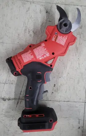 Cmcpr320c1 Craftsman V20 Steel Cordless Pruner #2