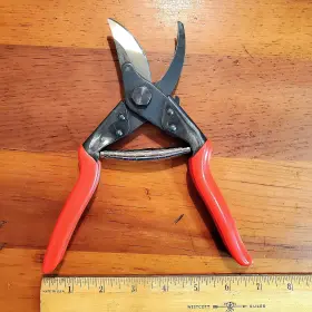 Felco-5 Felco 445024072092 8.9 Inch 5 Pruning Scissors Original Garden Shears Anvil Pruner Swiss Made