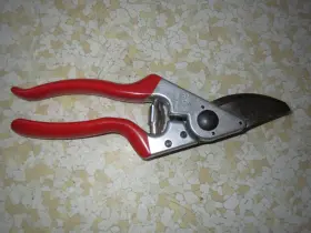 Felco-9 Felco 783929100074 F9 - High Performance Swiss Made Left-handed Garden Pruners #2