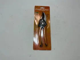 044738 Fiskars New Soft Grip 5/8 Inch Hand Pruners Bypass Blade Style Free Shipping