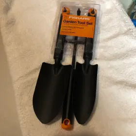 Fiskars 046561173777 Garden Tool Set 3 Piece Black Trowel Cultivator Transplanter