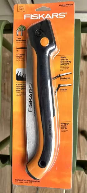 Fiskars 046561190477 Power Tooth Soft Grip Folding Saw 10in Brand New