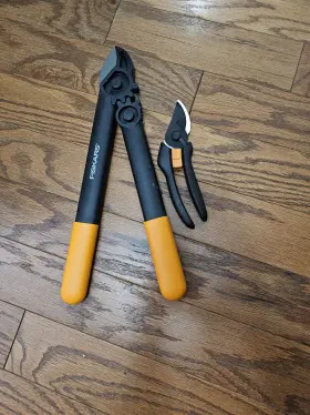 Fiskars 046561811754 15 Inch Lopper And Hand Pruner Set