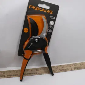 1072980 Fiskars Pruning Shears Steel Blade With Softgrip Handles
