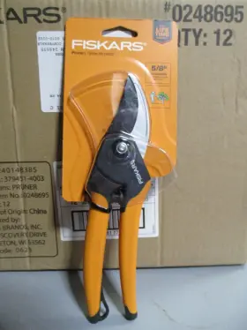 379451-4003 Fiskars New Carbon Steel Bypass Hand Pruner With Standard Handle