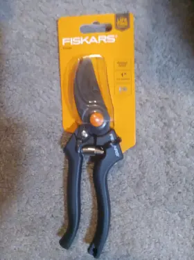 391241-1006 Fiskars Angled Steel 5 Inch Pruners