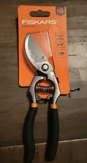 392750-1005 Fiskars 3/4 Inch Forged Steel Hand Pruner