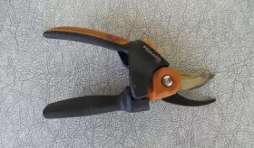 392792-1001 Fiskars Powergear2 Softgrip Pruner - Titanium Model P552 #2