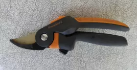 392792-1001 Fiskars Powergear2 Softgrip Pruner - Titanium Model P552