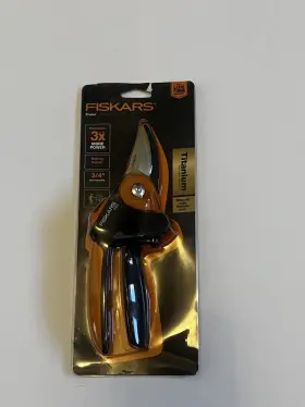 392792-1003 Fiskars Powergear2 3/4 Inch Cut Capacity Titanium Coated Blade