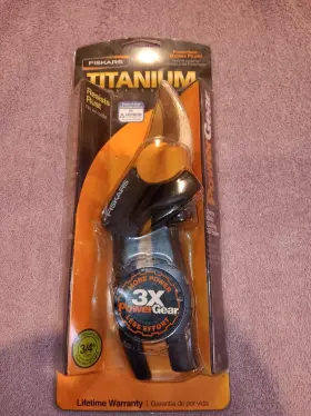 6936 Fiskars - Titanium Pruner