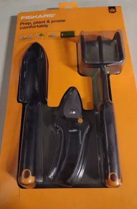 7382 Fiskars Gardening Tool Fiskar 4 Pc Set Knee Pad Pruner Cultivator Transplanter