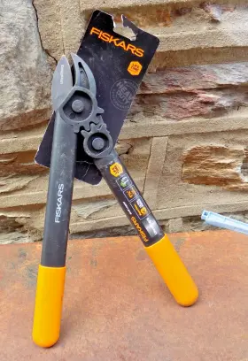 9005028 Fiskars 15 Inch Power Gear Loppers . Nos Never Used Heavy Duty