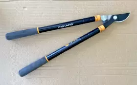 9166 Fiskars 1 1/2 Inch Cut Capacity Extendable To 37 Lopper Pruner