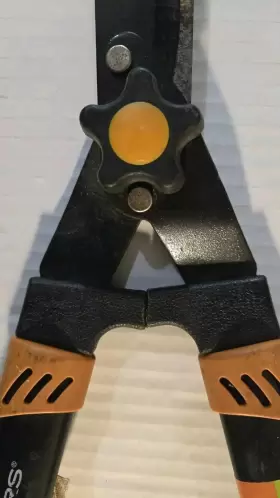 9179 Fiskars 23 Inch Wavy-blade Hedge Shears Nonslip Grips Tension Adjust - #3