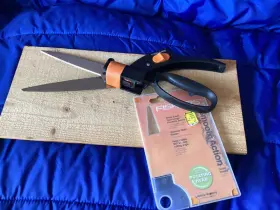 9214 Fiskars Model Smooth Action Grass Shears With Rotating Head - Pre-owned