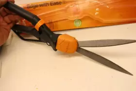 9215 Fiskars Pair Of Used Edge With Ease Grass Shears Model Store Return #2