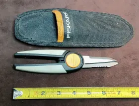9220 Fiskars Garden Multi-purpose Snip Prunning Utility Knife Wire Cutter