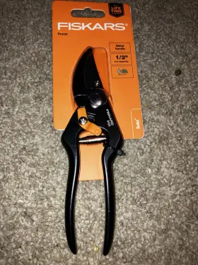P131 Fiskars 9503 New Solid Bypass Pruner 1/2 Inch Cut Capacity Metal Handle #9503