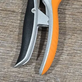 P753 Fiskars 9507 Power-lever Hps 3.5 Inch Hand Pruner #2