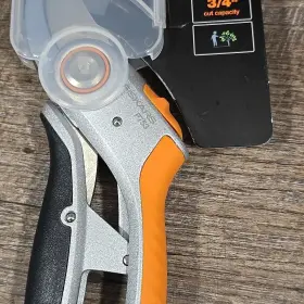 P753 Fiskars 9507 Power-lever Hps 3.5 Inch Hand Pruner #3