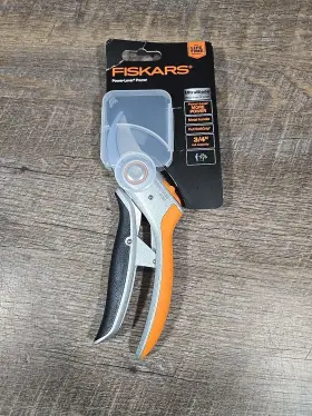 P753 Fiskars 9507 Power-lever Hps 3.5 Inch Hand Pruner