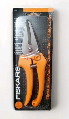 9613 Fiskars 8 Inch Utility Cutter New Cuts Wire And Cardboard