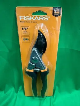 9688 Fiskars J Bypass Pruner 5/8 Inch Low-friction Coating For Smooth Cutting D7