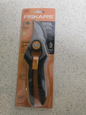 9759 Fiskars Pruner Hardened Steel Blade Non-slip Grips Replaceable Black/orange