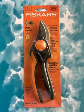 9847 Fiskars Small Softgrip Bypass Pruner 1/2 Inch Cut Capacity Steel Curved Blade