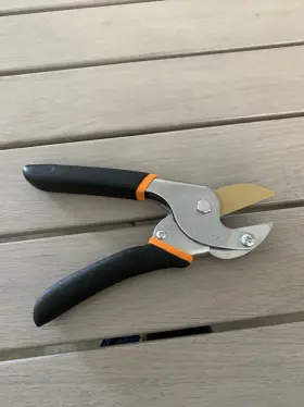 Ad0322 Fiskars Titanium Anvil Shears 8 Inch New