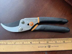 Ad0323 Fiskars Bypass Shears 8 Inch Comfort Grip