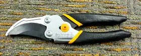 Ad1020 Fiskars 8 1/4 Inch Pruner Steel Blade And Non Slip Handle Euc
