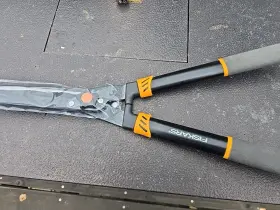 Ad1221 Fiskars Hedge Garden Shears Trimmers