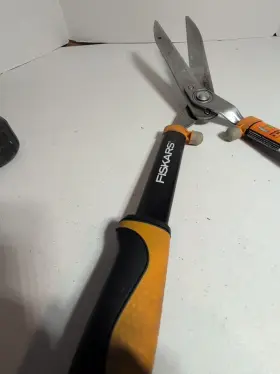 1071055 Fiskars Americas 23 In Hedge Shears Power-level Soft-grip Steel Ultrablade #3