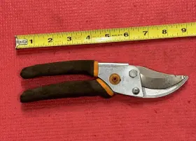 Ea0617 Fiskars Vintage Steel Bypass Hand Pruner Cushioned Grip