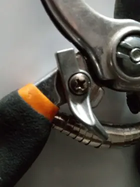 Ea1211 Fiskars Steel Bypass Hand Pruner With All Metal Construction #3