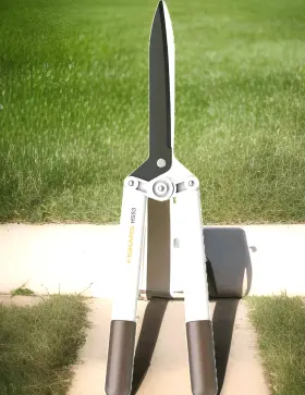 Hs53 Fiskars Hedge Shears White/blackhs53 Power Lever For Easy Use 9 Inch Blade 23 Long
