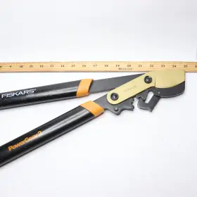 L5532 Fiskars Hand Loppers 32 Inch For Tree Trimming - Used