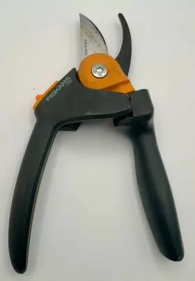 P551 Fiskars Power Gear 2 Bypass Pruner - Ultrablade Powergear