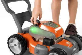 Hu800awd Husqvarna 193028765782 Toy Lawn Mower #3
