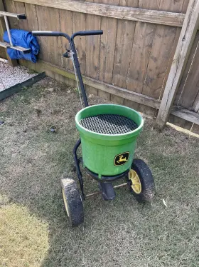 45-0462-jd John Deere Push Broadcast Spreader Rustproof Polyethylene Tub Pneumatic Tires