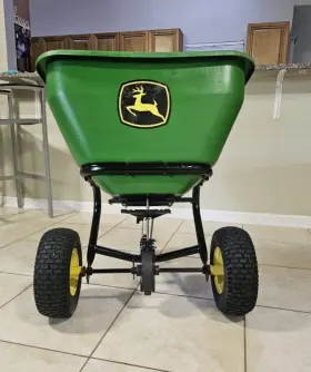 Lpbs36jd John Deere Tow-behind Broadcast Spreader 175 Lb. 3.5 Cu. Ft. Universal Hitch